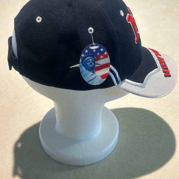 New York Beautifully Embroidered Cap 80% Acrylic 20% Wool. NEW with Tags - Picture 5 of 9